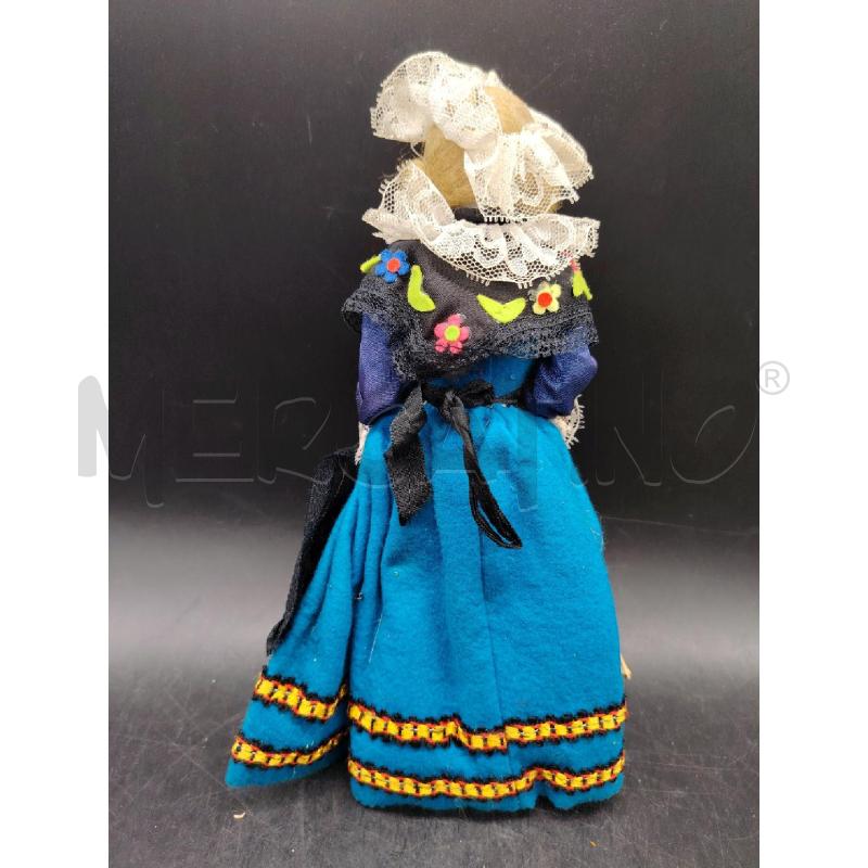 BAMBOLA PANNOLENCI VESTE BLU CON SCOPA | Mercatino dell'Usato Roma eur 4
