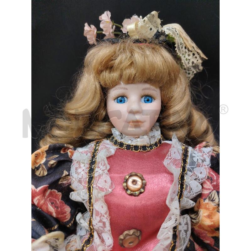BAMBOLA PORCELAIN DOLL | Mercatino dell'Usato Roma eur 2