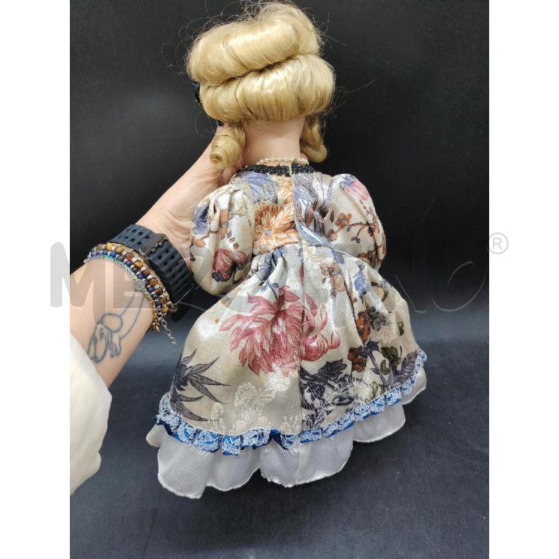 BAMBOLA PORCELAIN DOLL | Mercatino dell'Usato Roma eur 5