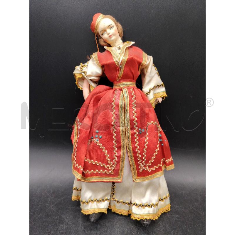 BAMBOLA VINTAGE VESTE ROSSA GRECIA | Mercatino dell'Usato Roma eur 1