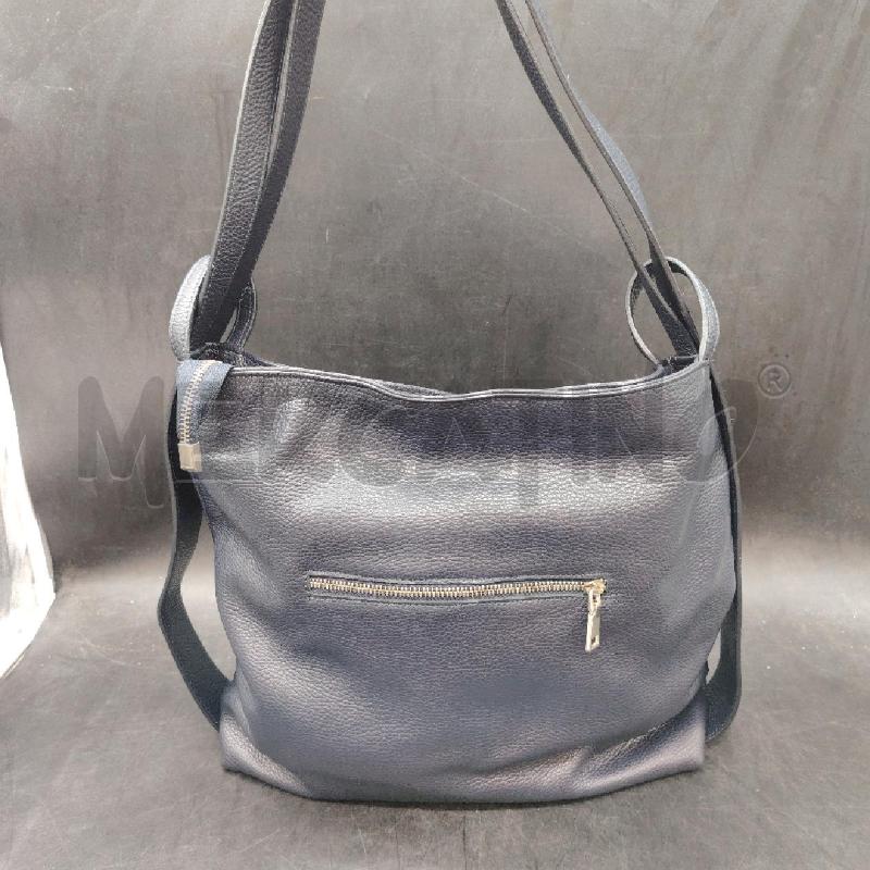 BORSA/ZAINO FLACCO BLU PELLE MARTELLATA  | Mercatino dell'Usato Roma eur 1