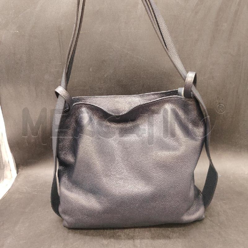BORSA/ZAINO FLACCO BLU PELLE MARTELLATA  | Mercatino dell'Usato Roma eur 2
