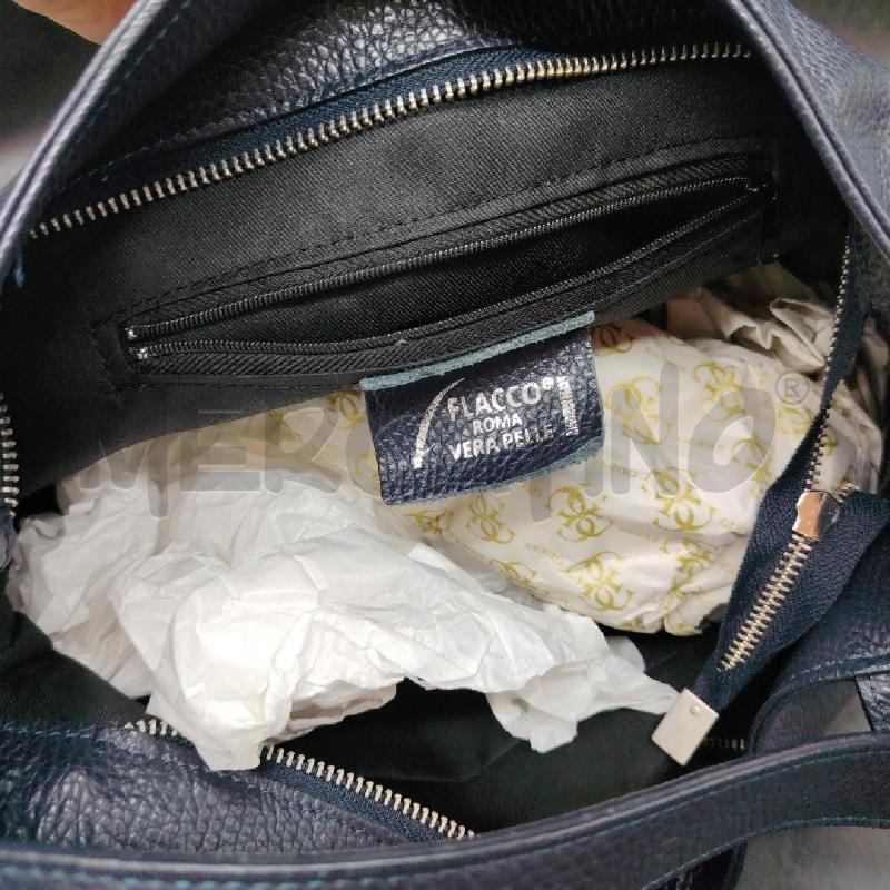 BORSA/ZAINO FLACCO BLU PELLE MARTELLATA  | Mercatino dell'Usato Roma eur 3