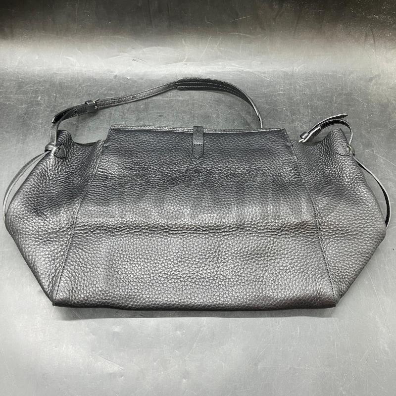 BORSA D HAGS NE PELLE MARTELLATA | Mercatino dell'Usato Roma eur 3