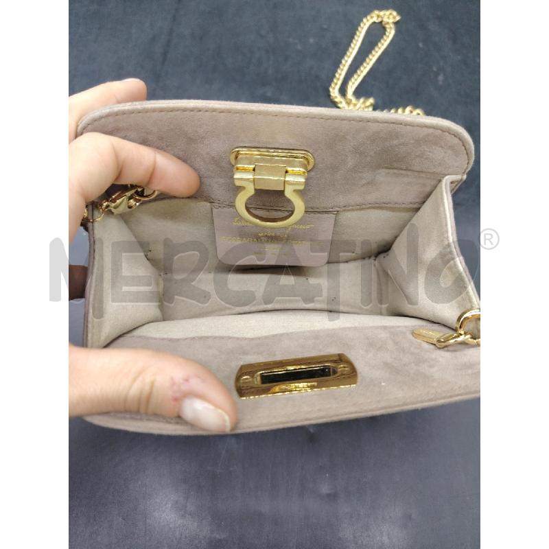 BORSETTA SALVATORE FERRAGAMO SCAMOSCIATO BEIGE | Mercatino dell'Usato Roma eur 5