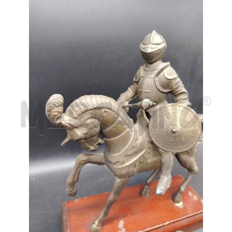 CAVALIERE A CAVALLO | Mercatino dell'Usato Roma eur 2