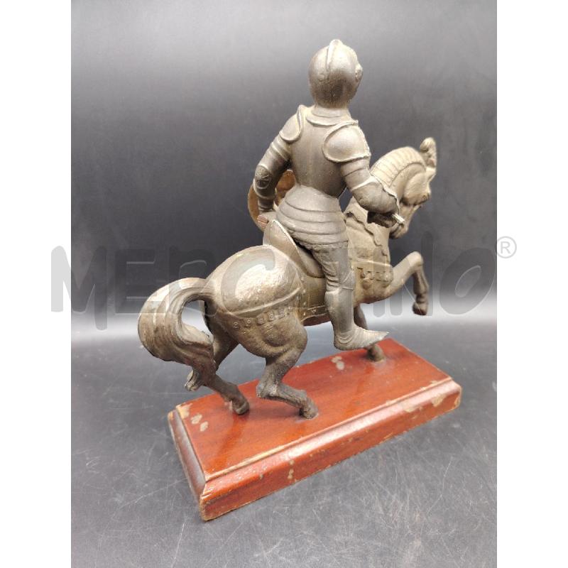 CAVALIERE A CAVALLO | Mercatino dell'Usato Roma eur 3