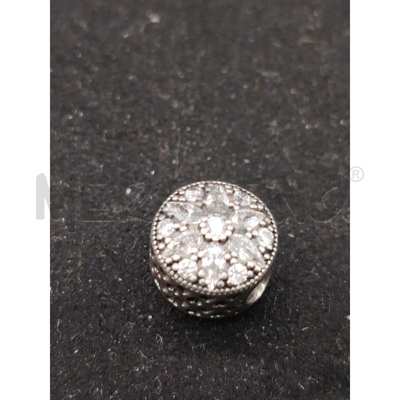 CHARM PANDORA TONDO FIORE BRILL CUORI ESTERNI | Mercatino dell'Usato Roma eur 1