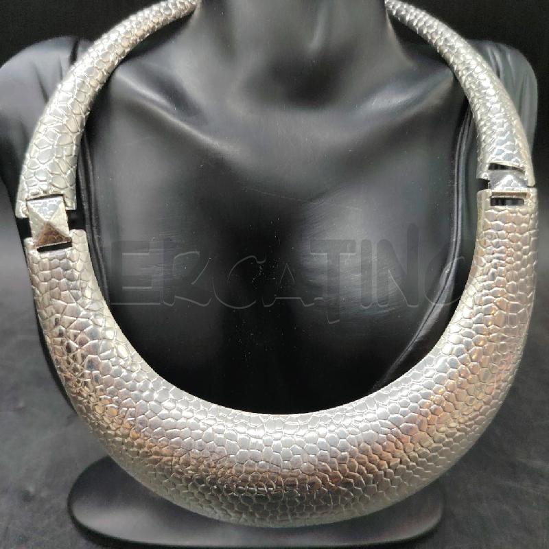 COLLANA GIROCOLLO MET MEZZALUNA | Mercatino dell'Usato Roma eur 2