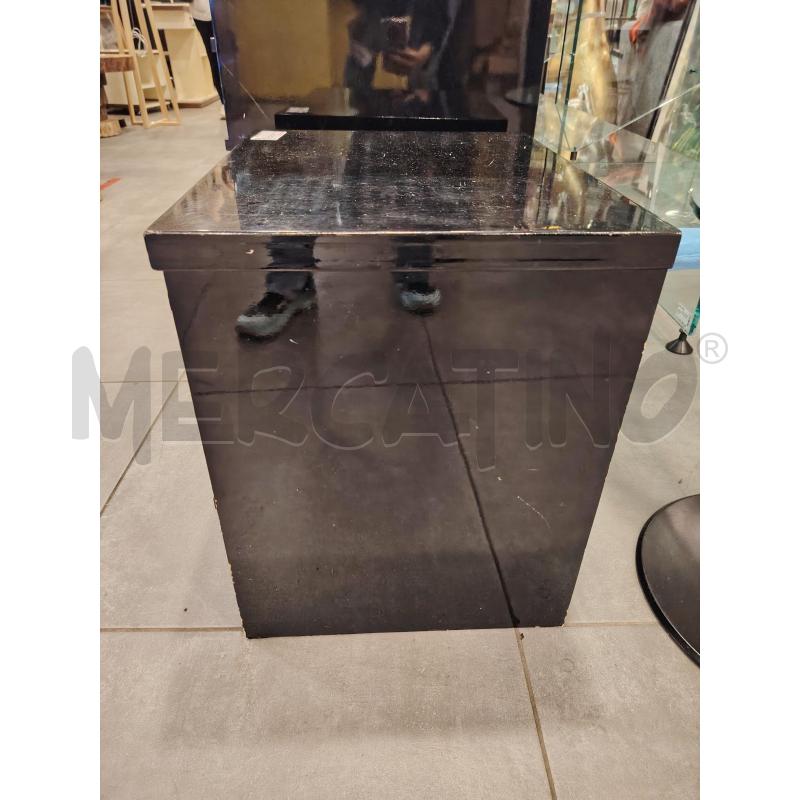 COMODINO ROSSO NERO 3C  | Mercatino dell'Usato Roma eur 3