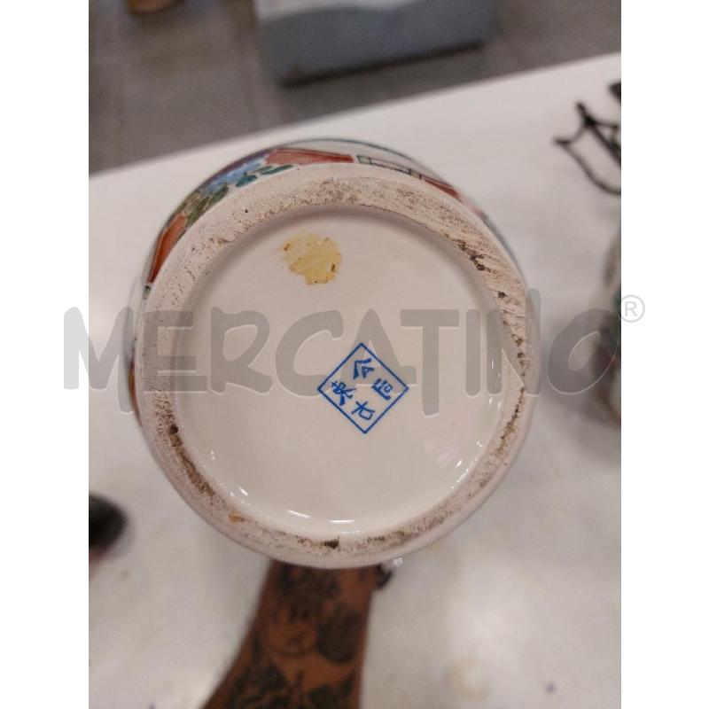 COPPIA VASI ORIENTALI  FIORI FARFALLE | Mercatino dell'Usato Roma eur 4