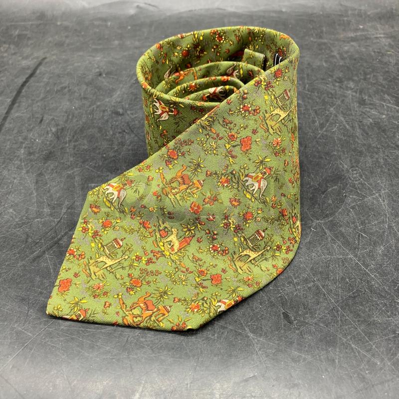CRAVATTA FERRAGAMO VERDE ANIMALI ESOTICI | Mercatino dell'Usato Roma eur 1