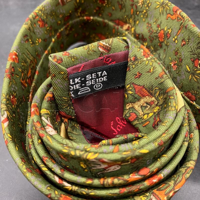 CRAVATTA FERRAGAMO VERDE ANIMALI ESOTICI | Mercatino dell'Usato Roma eur 4