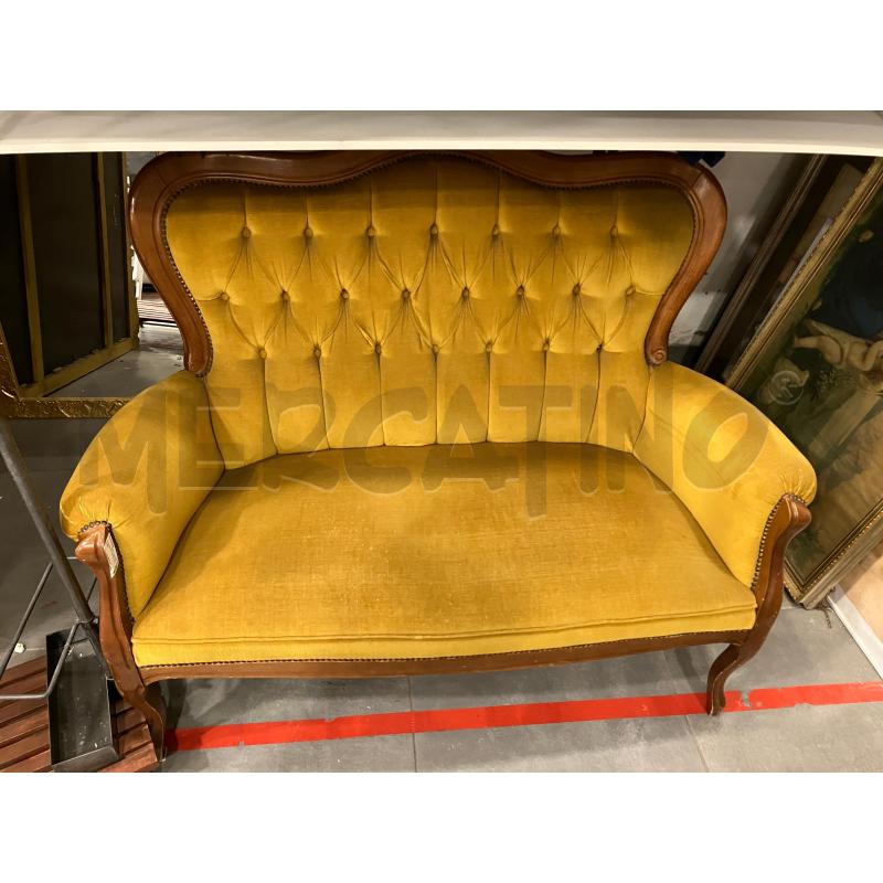DIVANETTO CLASSICO SENAPE  | Mercatino dell'Usato Roma eur 1