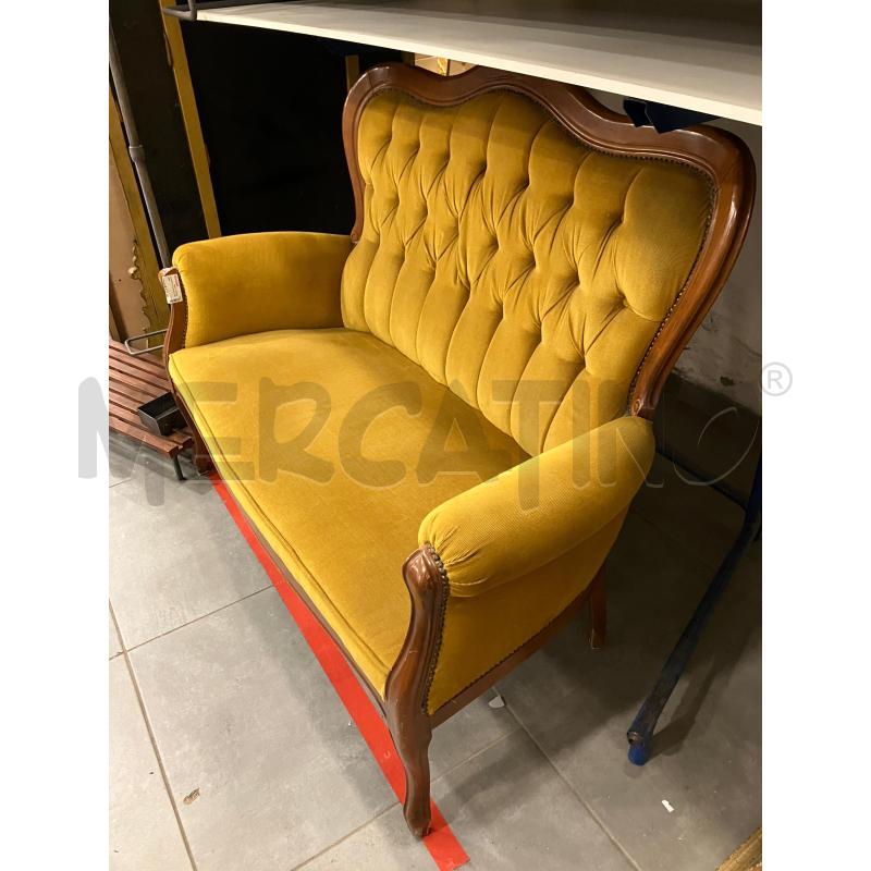 DIVANETTO CLASSICO SENAPE  | Mercatino dell'Usato Roma eur 2