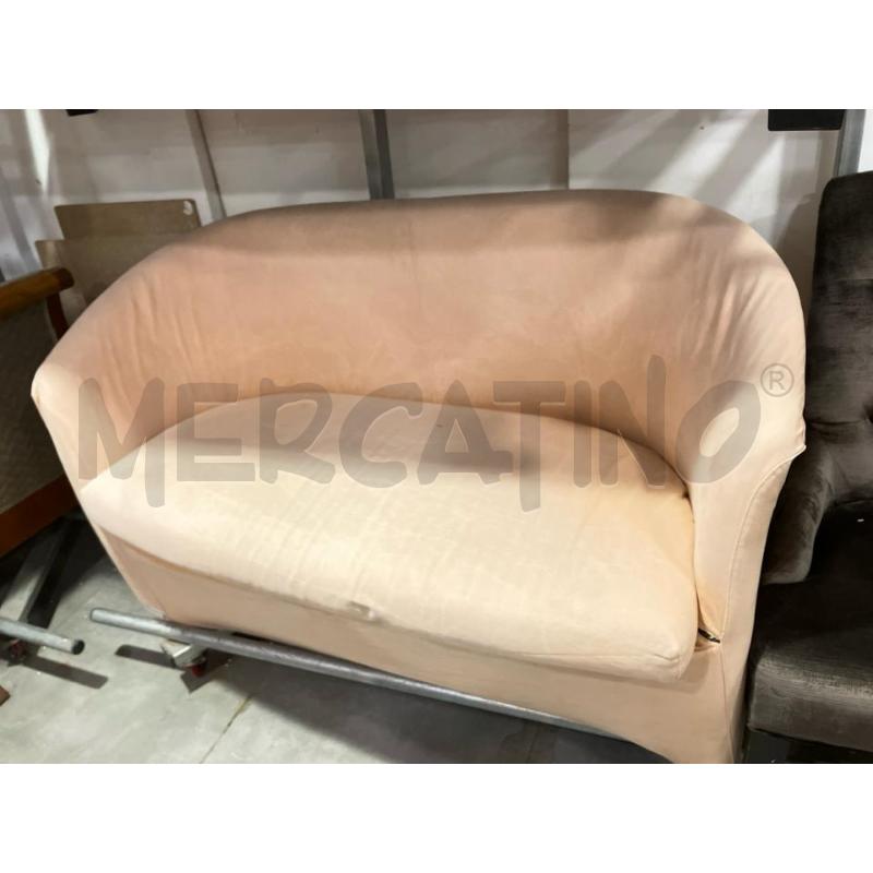 DIVANETTO TESSUTO ROSA | Mercatino dell'Usato Roma eur 1