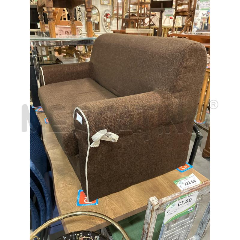 DIVANO FISSO 2 P | Mercatino dell'Usato Roma eur 2