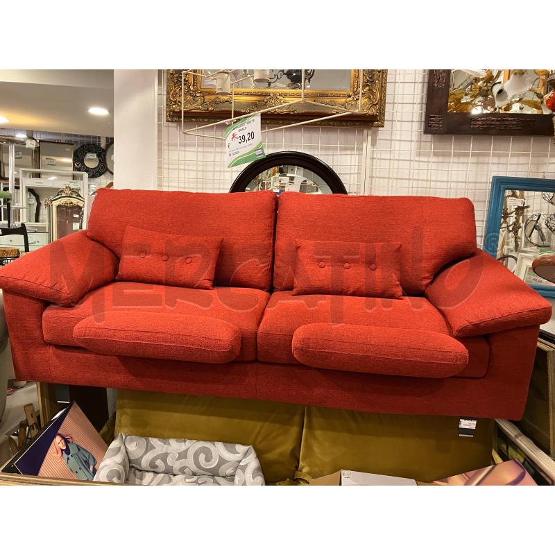 DIVANO FISSO ROSSO POLTRONE E SOFA | Mercatino dell'Usato Roma eur 1
