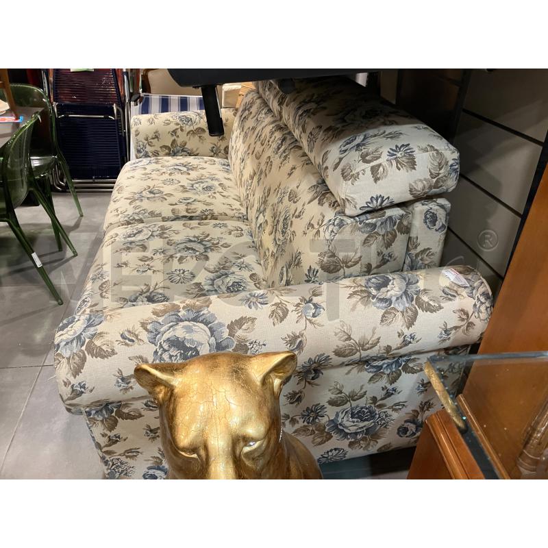 DIVANO LETTO TESSUTO FIORI | Mercatino dell'Usato Roma eur 2