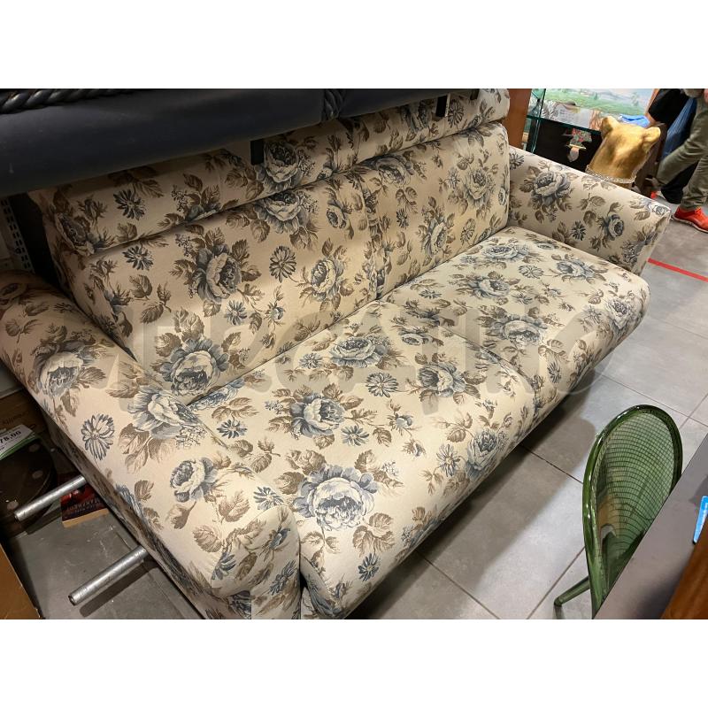 DIVANO LETTO TESSUTO FIORI | Mercatino dell'Usato Roma eur 3