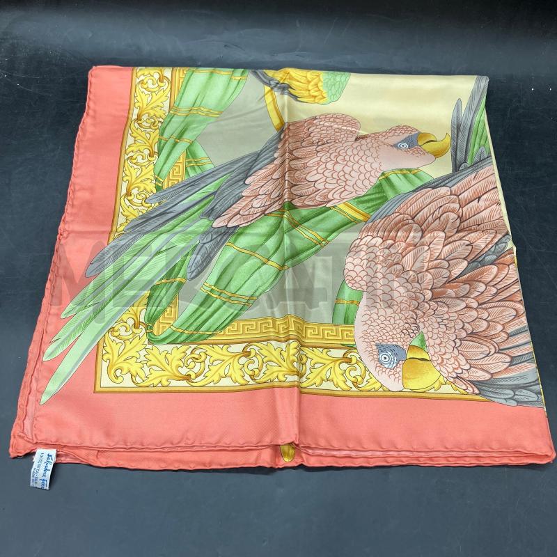 FOULARD FERRAGAMO PAPPAGALLI  | Mercatino dell'Usato Roma eur 1