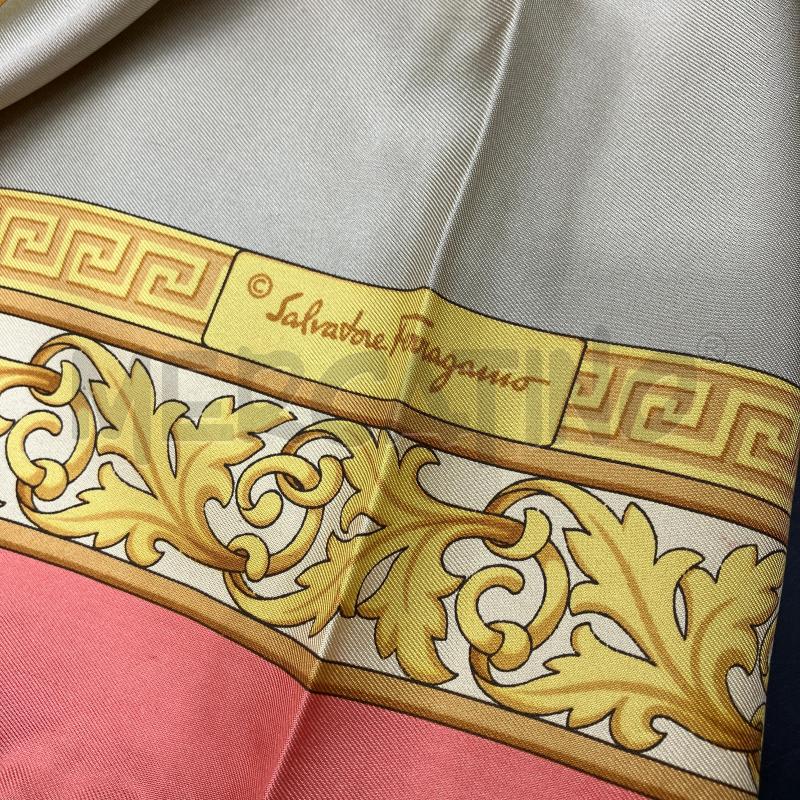 FOULARD FERRAGAMO PAPPAGALLI  | Mercatino dell'Usato Roma eur 4