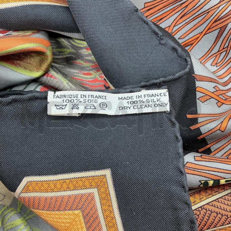 FOULARD HERMES CUIRS DU DÉSERT  | Mercatino dell'Usato Roma eur 3