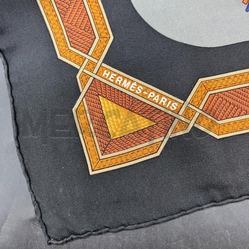 FOULARD HERMES CUIRS DU DÉSERT  | Mercatino dell'Usato Roma eur 4