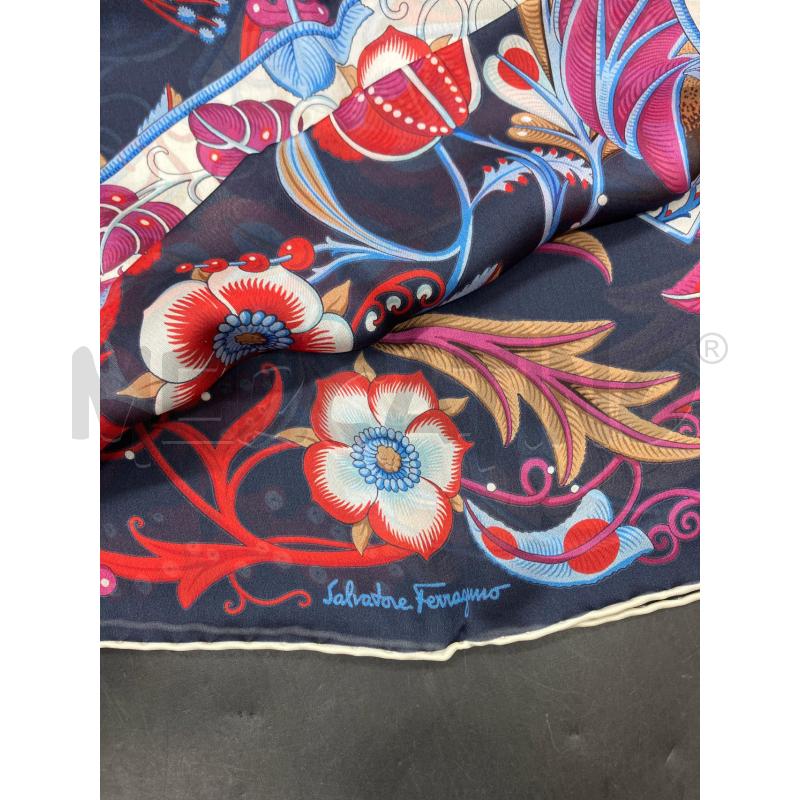 FOULARD SALVATORE FERRAGAMO BLU TAPESTRY ETICHETTA  | Mercatino dell'Usato Roma eur 3