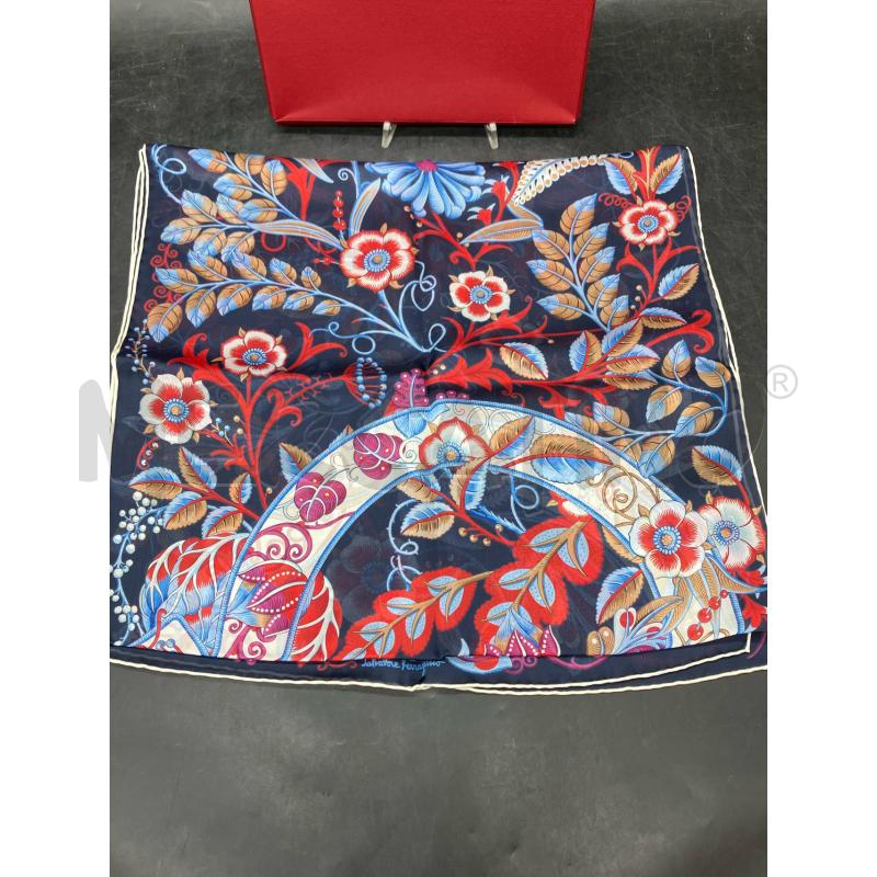 FOULARD SALVATORE FERRAGAMO BLU TAPESTRY ETICHETTA  | Mercatino dell'Usato Roma eur 4
