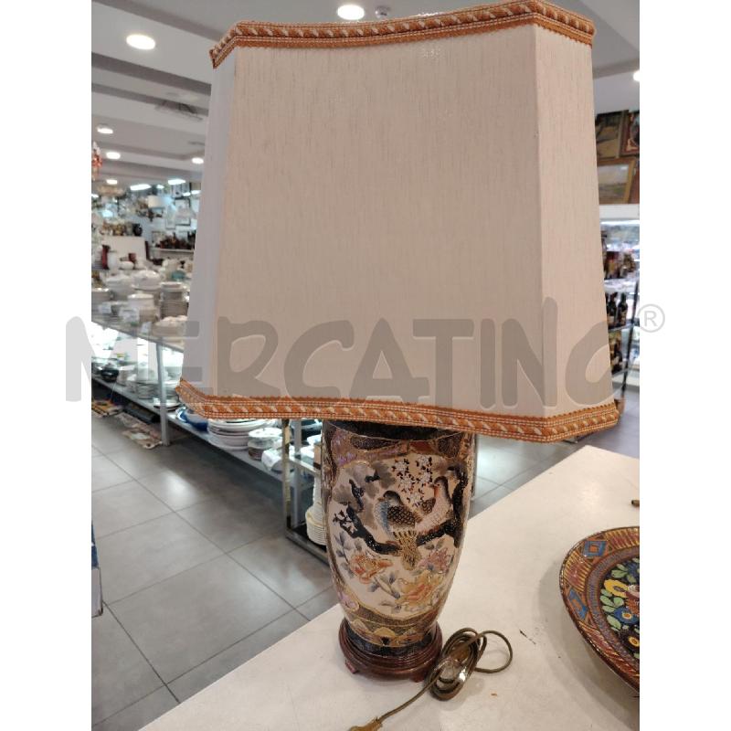 LAMPADA CON BASE ORIENTALE  | Mercatino dell'Usato Roma eur 1