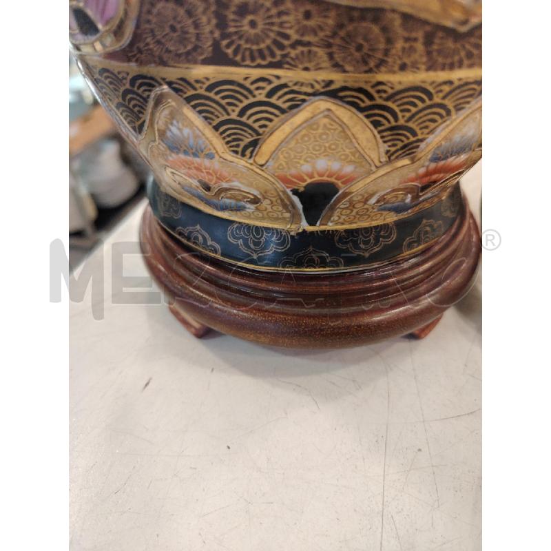 LAMPADA CON BASE ORIENTALE  | Mercatino dell'Usato Roma eur 3
