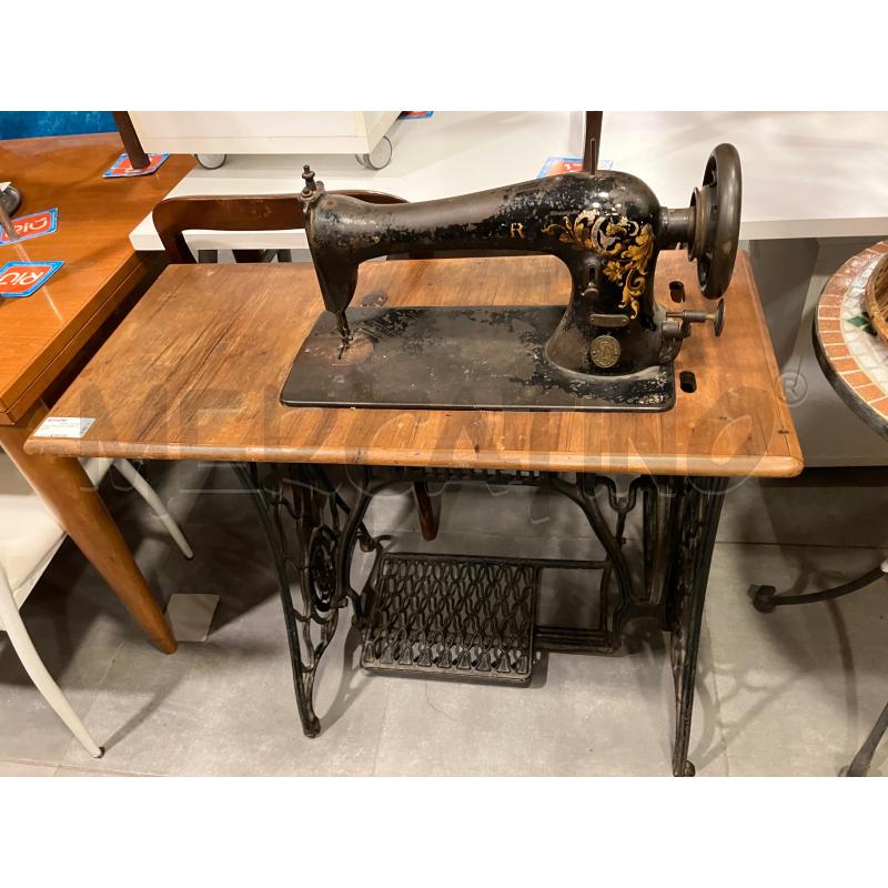 MACCHINA DA CUCIRE SINGER | Mercatino dell'Usato Roma eur 1