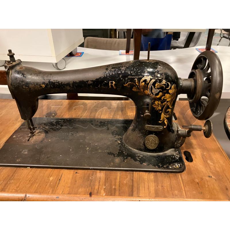 MACCHINA DA CUCIRE SINGER | Mercatino dell'Usato Roma eur 2