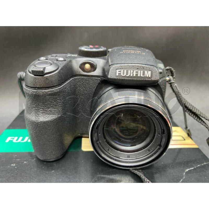 MACCHINA FOTOGRAFICA FUJIFILM S1500 | Mercatino dell'Usato Roma eur 2