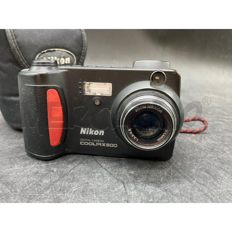 MACCHINA FOTOGRAFICA NIKON COOLPIX 800  | Mercatino dell'Usato Roma eur 1