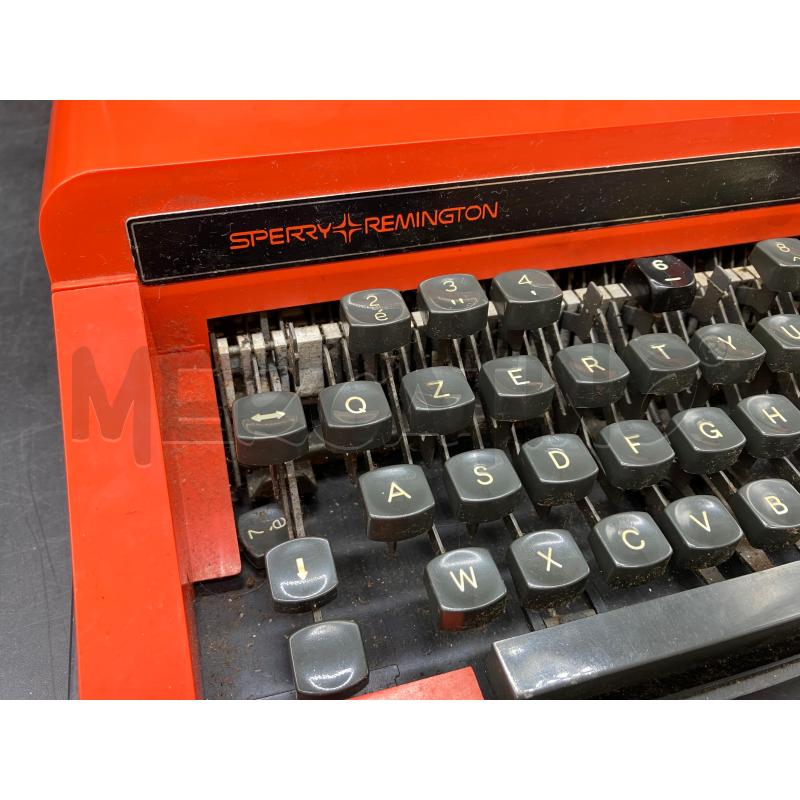 MACCHINA  DA SCRIVERE SPERRY REMINGTONE JUNIOR ARANCIO | Mercatino dell'Usato Roma eur 3