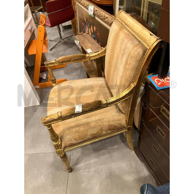 POLTRONA D VELLUTO  | Mercatino dell'Usato Roma eur 3