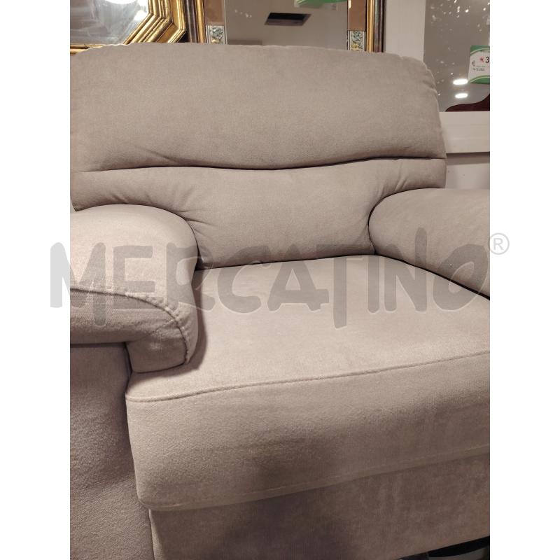 POLTRONA TESSUTO GRI | Mercatino dell'Usato Roma eur 2