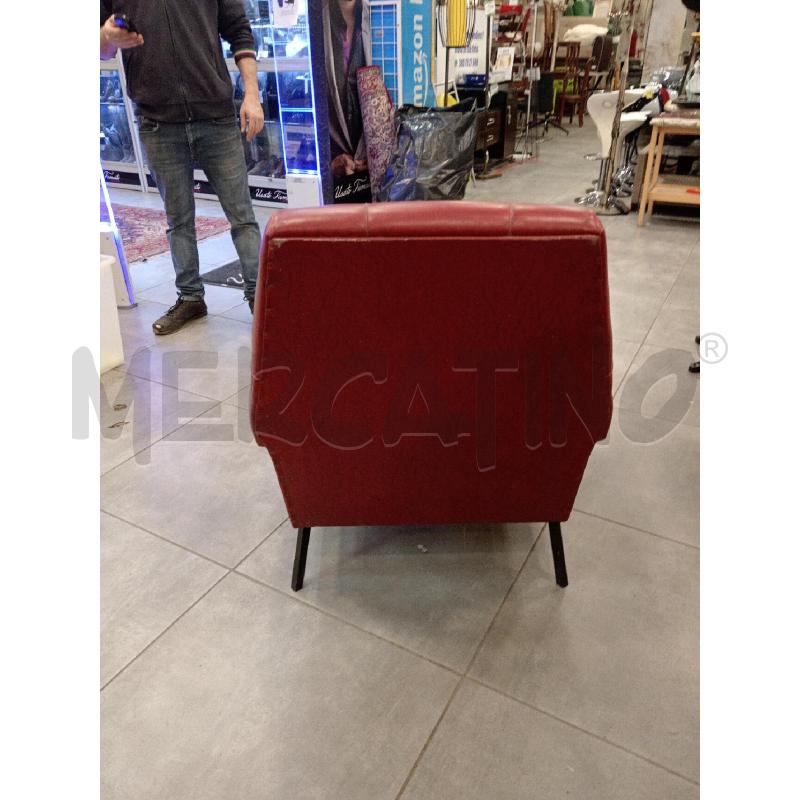 POLTRONA VINTAGE ROSSA | Mercatino dell'Usato Roma eur 3