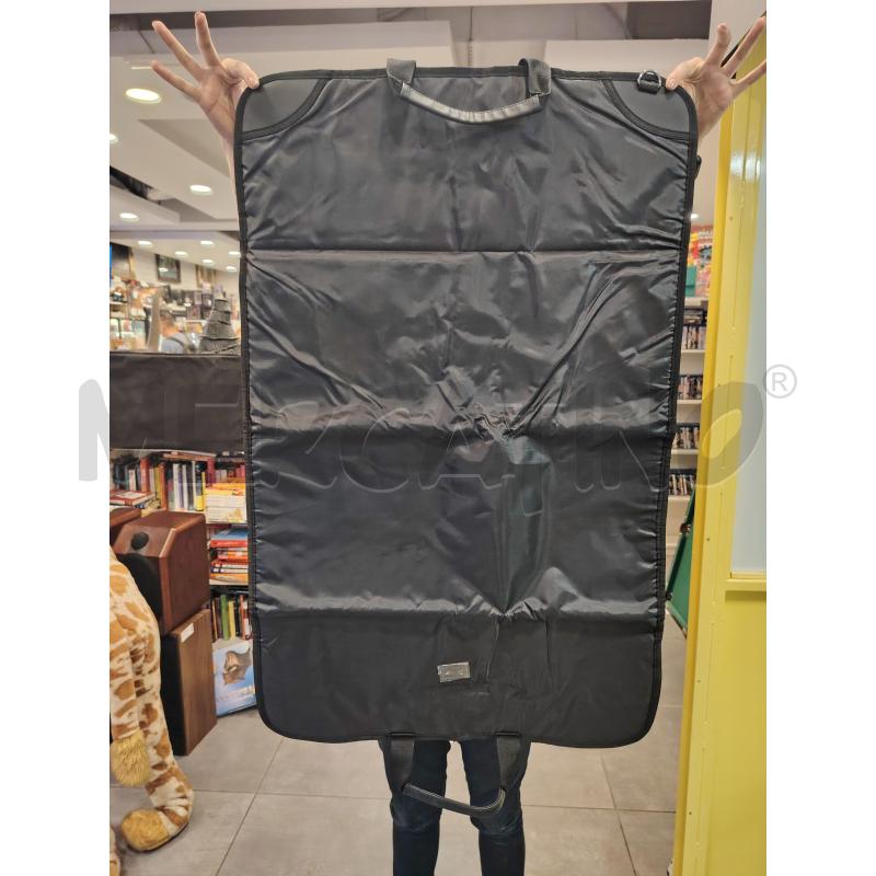 PORTA ABITO HUGO BOSS NERO | Mercatino dell'Usato Roma eur 2