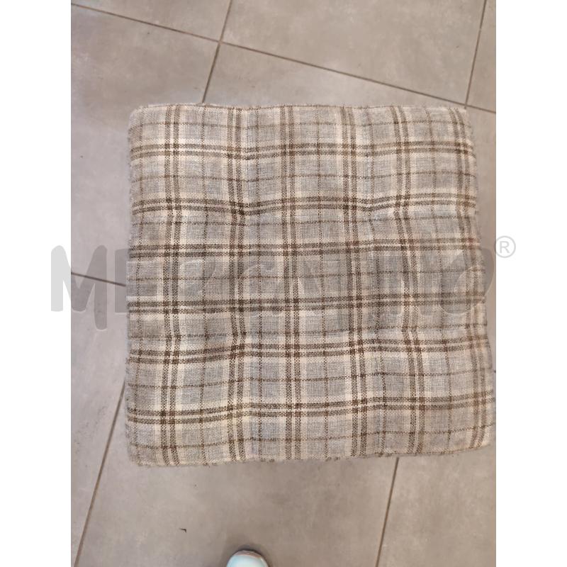 POUF QUADRATO GRI QUADRI | Mercatino dell'Usato Roma eur 2