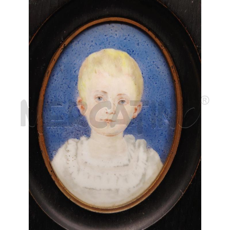 RITRATTO SU PORCELLANA  BAMBINO | Mercatino dell'Usato Roma eur 2