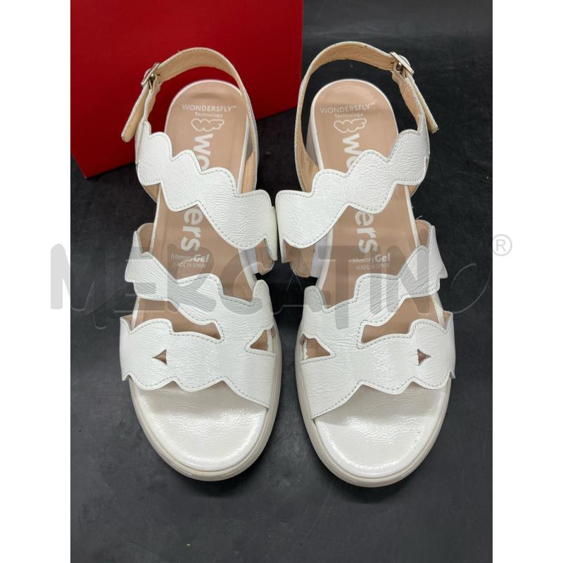 SANDALI D WONDERS SCATO BIANCHE FASCIA VERNICE | Mercatino dell'Usato Roma eur 2