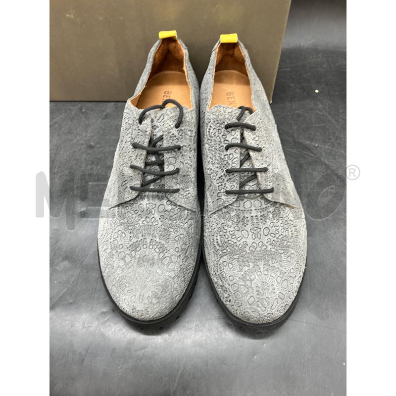SCARPE D BENVADO SCATOLA GRI TEXTURE RILIEVO | Mercatino dell'Usato Roma eur 2