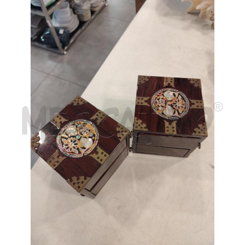 SCATOLA ORIENTALE INSERTI MADREPERLA  | Mercatino dell'Usato Roma eur 2
