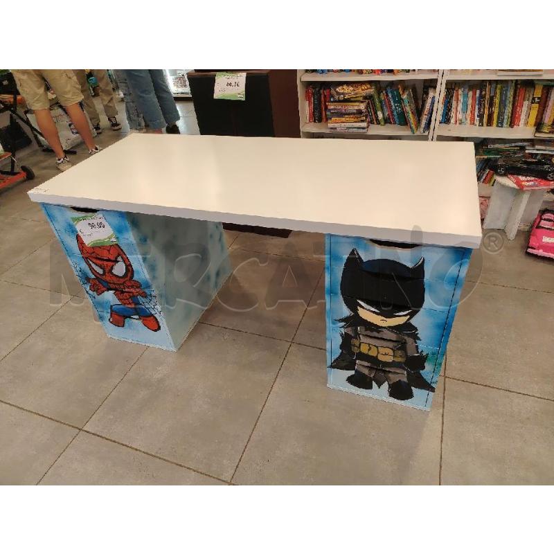 SCRIVANIA BIA SUPER EROI | Mercatino dell'Usato Roma eur 1