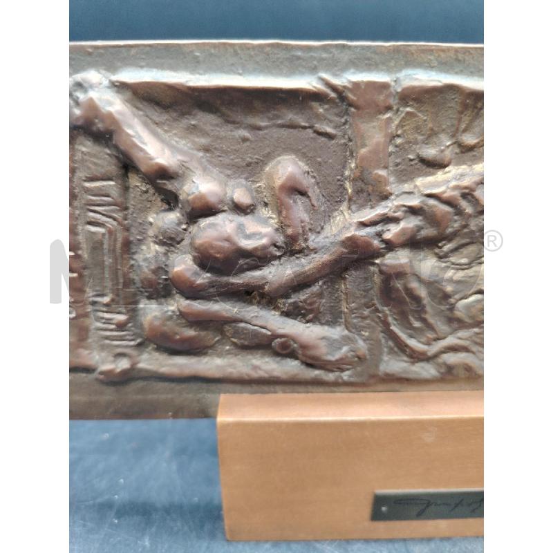 SCULTURA PICCOLA  FUSIONE IN OTTONE INCONTRO | Mercatino dell'Usato Roma eur 2