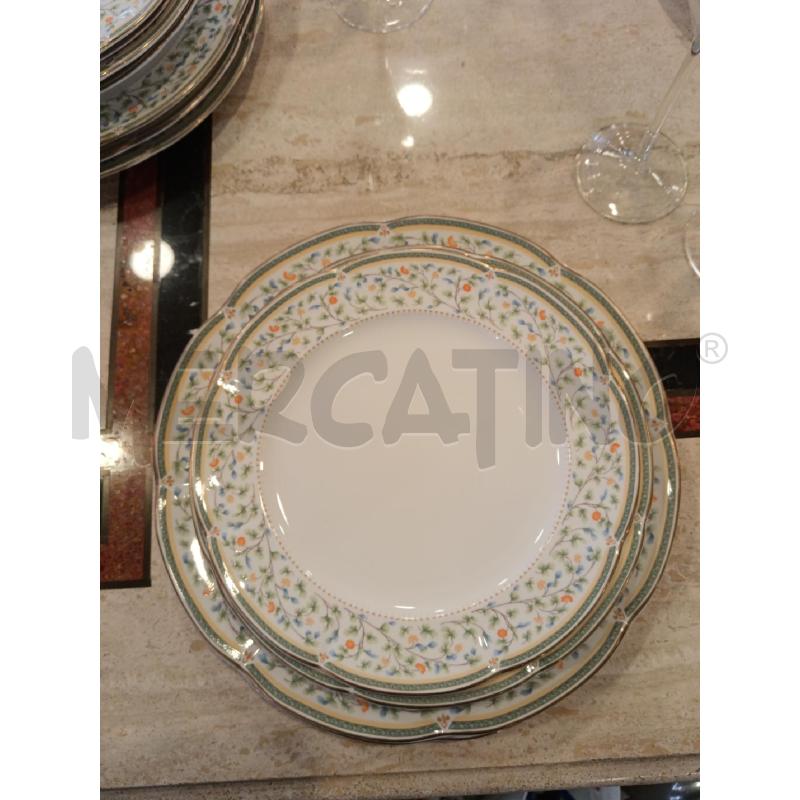 SERVIZIO  PIATTI BONE CHINA FIORELLINI | Mercatino dell'Usato Roma eur 2