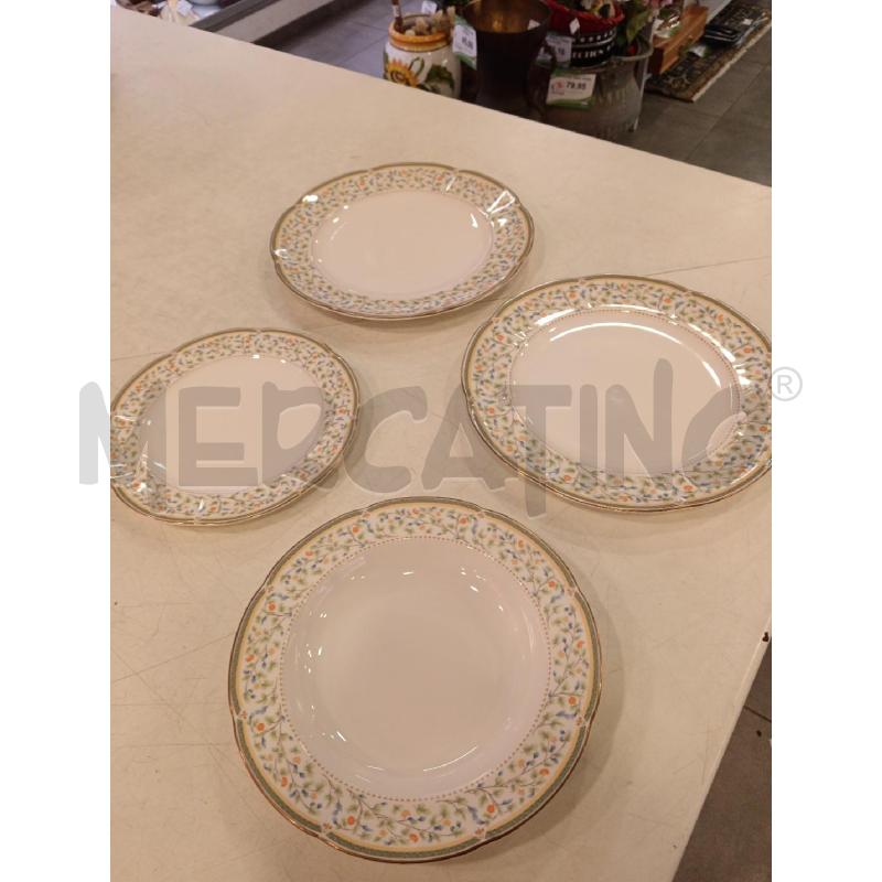 SERVIZIO  PIATTI BONE CHINA FIORELLINI | Mercatino dell'Usato Roma eur 3